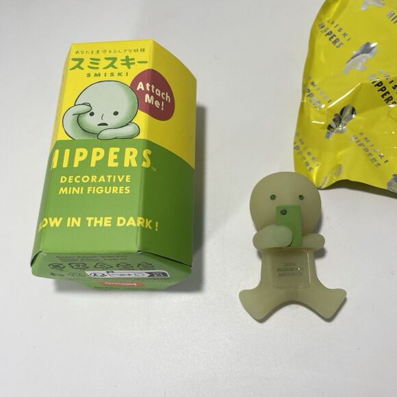 Authentic Smiski Playing Behind Phone Hippers Glow In The Dark Figure - Picture 1 of 4